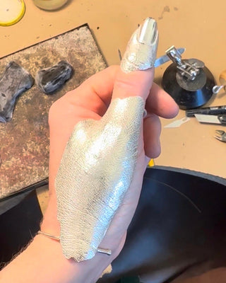 HAND JEWELRY OF A FLAYED THUMB